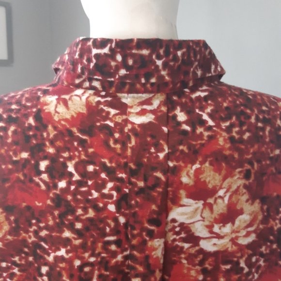 Penningtons red fire flower boho print soft button up top with pockets 1X - Picture 9 of 13